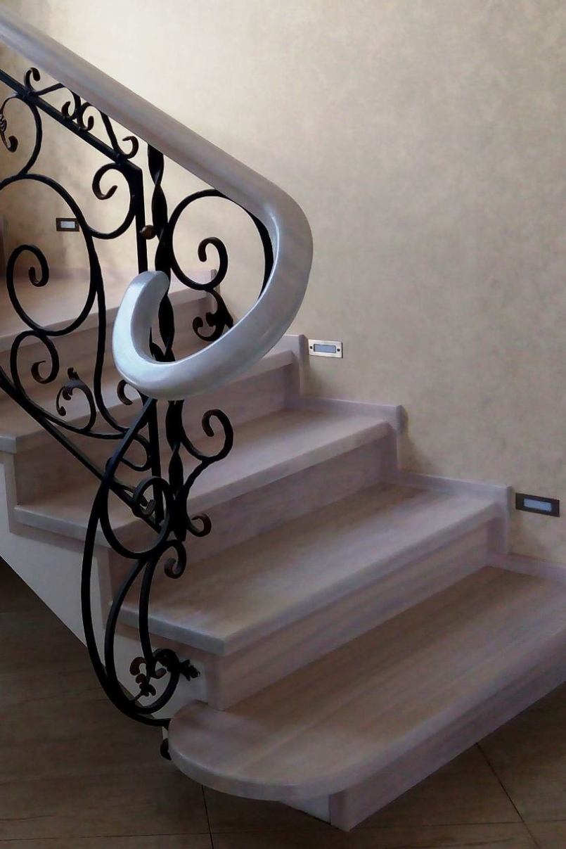 Лестница на второй этаж изготовления Игоря Высоцкого, Минск